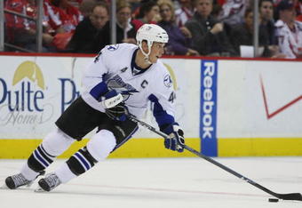 WASHINGTON - MARCH 27:  Vincent Lecavalier #4 of the Tampa Bay Lightning skates against the Washington Capitals on March 27, 2009 at the Verizon Center in Washington, D.C.  (Photo by Bruce Bennett/Getty Images)