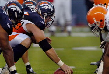 DENVER - AUGUST 25: Center Tom Nalen #66  of the Denver Broncos gets set to snap the ball during the pre-season football game against the Cleveland Browns on August 25, 2006 at Invesco Field at Mile High in Denver, Colorado.   (Photo by Steve Dykes/Getty Images)