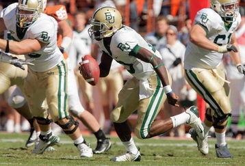 AUSTIN, TX - NOVEMBER 8:  Quarterback Robert Griffin #10 of the Baylor Bears runs the ball during the game against the Texas Longhorns on November 8, 2008 at Darrell K Royal-Texas Memorial Stadium in Austin, Texas.  Texas won 45-21. (Photo by Brian Bahr/Getty Images)