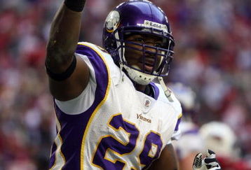 GLENDALE, AZ - DECEMBER 14:  Running back Chester Taylor #29 of the Minnesota Vikings gestures to the fans after scoring a touchdown in the second quarter against the Arizona Cardinals at the University of Phoenix Stadium on December 14, 2008 in Glendale, Arizona.  (Photo by Jeff Gross/Getty Images)