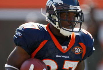 CINCINNATI, OH - SEPTEMBER 13:  Running back Knowshon Moreno #27 of the Denver Broncos runs with the football against the Cincinnati Bengals at Paul Brown Stadium on September 13, 2009 in Cincinnati, Ohio. The Broncos defeated the Bengals 12-7. (Photo by Scott Boehm/Getty Images)