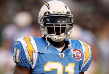 OAKLAND, CA - SEPTEMBER 14:  LaDainian Tomlinson #21 of the San Diego Chargers warms up before their game against the Oakland Raiders on September 14, 2009 at the Oakland-Alameda County Coliseum in Oakland, California.  (Photo by Ezra Shaw/Getty Images)
