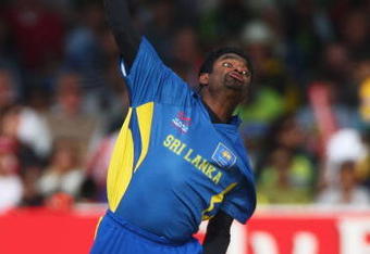 LONDON, ENGLAND - JUNE 21: Muttiah Muralitharan of Sri Lanka bowls during the ICC World Twenty20 Final between Pakistan and Sri Lanka at Lord's on June 21, 2009 in London, England.  (Photo by Julian Herbert/Getty Images)