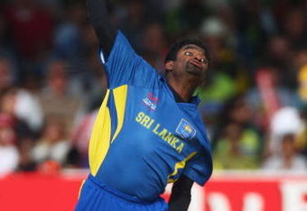 LONDON, ENGLAND - JUNE 21: Muttiah Muralitharan of Sri Lanka bowls during the ICC World Twenty20 Final between Pakistan and Sri Lanka at Lord's on June 21, 2009 in London, England.  (Photo by Julian Herbert/Getty Images)