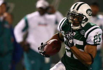 EAST RUTHERFORD, NJ - DECEMBER 28:  Kerry Rhodes #25 of The New York Jets intercepts the ball against The Miami Dolphins during their game on December 28, 2008 at Giants Stadium in East Rutherford, New Jersey.  (Photo by Al Bello/Getty Images)