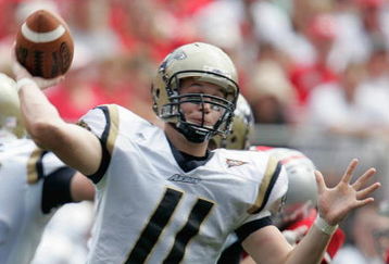 COLUMBUS, OH - SEPTEMBER 8:  Chris Jacquemain #11 of the Akron Zips passes during the game against the Ohio State Buckeyes at Ohio Stadium on September 8, 2007 in Columbus, Ohio. Ohio State won 20-2. (Photo by David Maxwell/Getty Images)