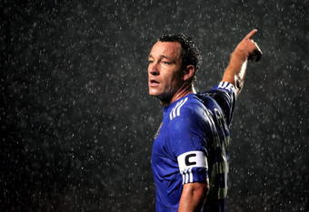 LONDON, ENGLAND - SEPTEMBER 15:  John Terry of Chelsea directs his defence during the UEFA Champions League Group D match between Chelsea and FC Porto at Stamford Bridge on September 15, 2009 in London, England.  (Photo by Phil Cole/Getty Images)