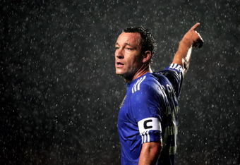 LONDON, ENGLAND - SEPTEMBER 15:  John Terry of Chelsea directs his defence during the UEFA Champions League Group D match between Chelsea and FC Porto at Stamford Bridge on September 15, 2009 in London, England.  (Photo by Phil Cole/Getty Images)