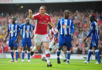 LONDON, ENGLAND - SEPTEMBER 19:  Thomas Vermaelen of Arsenal celebrates his goal during the Barclays Premier League match between Arsenal and Wigan Athletic at the Emirates Stadium on September 19, 2009 in London, England.  (Photo by Clive Mason/Getty Images)