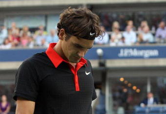 NEW YORK - SEPTEMBER 14:  Roger Federer of Switzerland reacts to losing a point against Juan Martin Del Potro of Argentina during the Men's Singles final on day fifteen of the 2009 U.S. Open at the USTA Billie Jean King National Tennis Center on September 14, 2009 in the Flushing neighborhood of the Queens borough of New York City.  (Photo by Jim McIsaac/Getty Images)