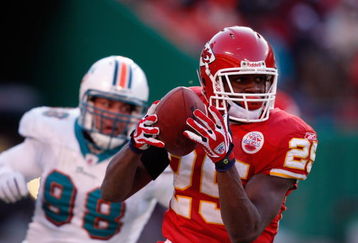 KANSAS CITY, MO - DECEMBER 21:  Jamaal Charles #25 of the Kansas City Chiefs carries the ball during the game against the Miami Dolphins on December 21, 2008 at Arrowhead Stadium in Kansas City, Missouri. (Photo by Jamie Squire/Getty Images)