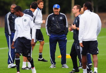COBHAM, SURREY - SEPTEMBER 14:  Manager Carlo Ancelotti (centre) in relaxed mood during a Chelsea training session at the Chelsea training ground on September 14, 2009 in Cobham, Surrey.  (Photo by Mike Hewitt/Getty Images)