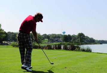 CHASKA, MN - AUGUST 11:  Ian Poulter of England hits a shot during the second preview day of the 91st PGA Championship at Hazeltine National Golf Club on August 11, 2009 in Chaska, Minnesota.  (Photo by Stuart Franklin/Getty Images)