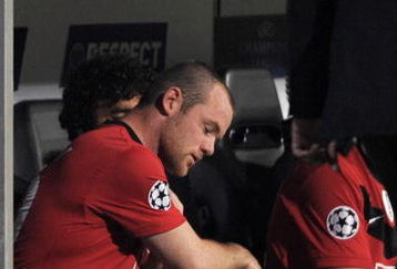 ISTANBUL, TURKEY - SEPTEMBER 15:  Wayne Rooney of Manchester United is substituted during the UEFA Champions League Group B match between Besiktas and Manchester United at the Inonu Stadium on September 15, 2009 in Istanbul, Turkey.  (Photo by Shaun Botterill/Getty Images)