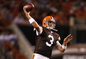 CLEVELAND - AUGUST 29:  Derek Anderson #3 of the Cleveland Browns passes to a receiver against the Tennessee Titans at Cleveland Browns Stadium on August 29, 2009 in Cleveland, Ohio.  (Photo by Matt Sullivan/Getty Images)