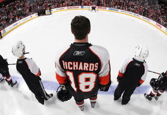 PHILADELPHIA - MARCH 5: Mike Richards #18 of the Philadelphia Flyers stands at attention during the national anthem prior to his game against the Calgary Flames at the Wachovia Center March 5, 2009 in Philadelphia, Pennsylvania. The Flames defeated the Flyers 5-1. (Photo by Bruce Bennett/Getty Images)