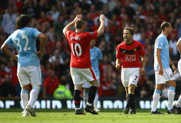 MANCHESTER, ENGLAND - SEPTEMBER 20:  Michael Owen of Manchester United celebrates scoring the winning goal in injury time with team mate Wayne Rooney during the Barclays Premier League match between Manchester United and Manchester City at Old Trafford on September 20, 2009 in Manchester, England.  (Photo by Alex Livesey/Getty Images)