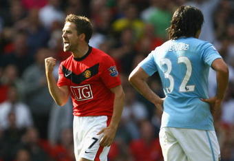 MANCHESTER, ENGLAND - SEPTEMBER 20:  Michael Owen of Manchester United celebrates scoring the winning goal in injury time during the Barclays Premier League match between Manchester United and Manchester City at Old Trafford on September 20, 2009 in Manchester, England.  (Photo by Alex Livesey/Getty Images)