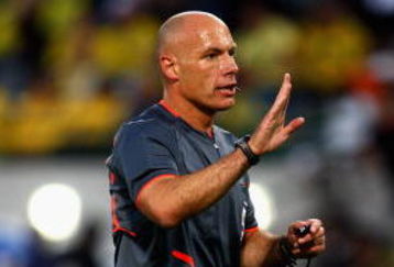 BLOEMFONTEIN, SOUTH AFRICA - JUNE 15:  Referee Howard Webb in action during the FIFA Confederations Cup match between Brazil and Egypt at The Free State Stadium on June 15, 2009 in Bloemfontein, South Africa.  (Photo by Laurence Griffiths/Getty Images)