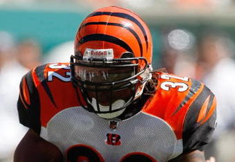 CINCINNATI, OH - SEPTEMBER 13:  Running back Cedrc Benson #32 of the Cincinnati Bengals runs with the football against the Denver Broncos at Paul Brown Stadium on September 13, 2009 in Cincinnati, Ohio. The Broncos defeated the Bengals 12-7. (Photo by Scott Boehm/Getty Images)