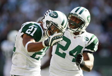 EAST RUTHERFORD, NJ - SEPTEMBER 20: Dwight Lowery #21 of the New York Jets celebrates with teammate Darrelle Revis #24 after a turnover against the New England Patriots at Giants Stadium on September 20, 2009 in East Rutherford, New Jersey.  (Photo by Nick Laham/Getty Images)