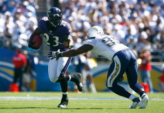SAN DIEGO , CA - SEPTEMBER 20:  Willis McGahee #23 of the Baltimore Ravens is pursued by Shaun Phillips #95 of the San Diego Chargers for the ball during the first half at Qualcomm Stadium on September 20, 2009 in San Diego, California. The Ravens defeated the Chargers 31-26.  (Photo by Jeff Gross/Getty Images)