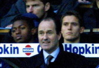 3 Feb 2001:  George Graham the Tottenham Hotspur manager looks on anxiously during the FA Carling Premiership match between Tottenham Hotspur and Charlton Athlrtic played at White Hart Lane, London. Mandatory Credit: David Cannon/ALLSPORT
