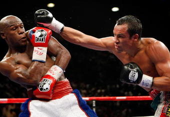 LAS VEGAS - SEPTEMBER 19:  Floyd Mayweather Jr. (L) dodges a punch from Juan Manuel Marquez in the fifth round of their fight at the MGM Grand Garden Arena September 19, 2009 in Las Vegas, Nevada. Mayweather won by unanimous decision.  (Photo by Ethan Miller/Getty Images)