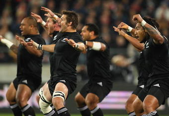 WELLINGTON, NEW ZEALAND - SEPTEMBER 19:  All Blacks captain Richie McCaw and team mates perform a Haka before the 2009 Tri Nations series Bledisloe Cup match between the New Zealand All Blacks and the Australian Wallabies at Westpac Stadium on September 19, 2009 in Wellington, New Zealand.  (Photo by Cameron Spencer/Getty Images)