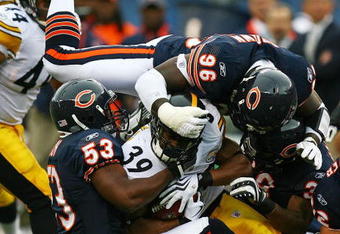 CHICAGO - SEPTEMBER 20: (L-R) Nick Roach #53, Alex Brown #96 and Danieal Manning #38 of the Chicago Bears gang tackle Willie Parker #39 of the Pittsburgh Steelers at Soldier Field on September 20, 2009 in Chicago, Illinois. (Photo by Jonathan Daniel/Getty Images)