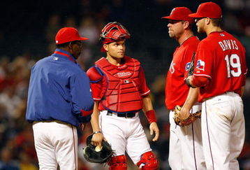 ARLINGTON, TX - SEPTEMBER 12:  (L-R) Manager Ron Washington, Ivan Rodriguez #7, Kevin Millwood #33 and Chris Davis #19 of the Texas Rangers on September 12, 2009 at the Ballpark in Arlington, Texas.  (Photo by Ronald Martinez/Getty Images)