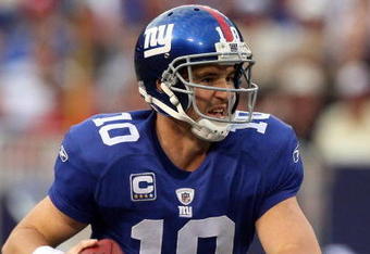 EAST RUTHERFORD, NJ - SEPTEMBER 13:  Eli Manning #10 of the New York Giants looks to pass against the Washington Redskins on September 13, 2009 at Giants Stadium in East Rutherford, New Jersey.  (Photo by Jim McIsaac/Getty Images)