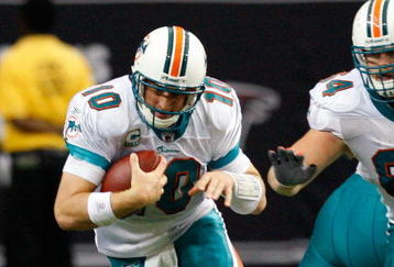 ATLANTA - SEPTEMBER 13:  Quarterback Chad Pennington #10 of the Miami Dolphins against the Atlanta Falcons at Georgia Dome on September 13, 2009 in Atlanta, Georgia.  (Photo by Kevin C. Cox/Getty Images)