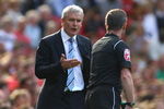 MANCHESTER, ENGLAND - SEPTEMBER 20:  Manchester City Manager Mark Hughes complains to the Assistant Referee after Manchester United scored the winning goal in injury time during the Barclays Premier League match between Manchester United and Manchester City at Old Trafford on September 20, 2009 in Manchester, England. (Photo by Alex Livesey/Getty Images)