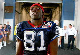 ORCHARD PARK, NY - SEPTEMBER 20:  Terrell Owens #81 of the Buffalo Bills gets ready to take the field against the Tampa Bay Buccaneers at Ralph Wilson Stadium on September 20, 2009 in Orchard Park, New York. Buffalo 33-20. (Photo by Rick Stewart/Getty Images)