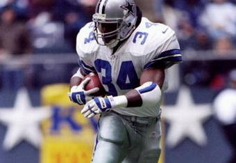 21 Dec 1997:  Running back Herschel Walker of the Dallas Cowboys runs down the field during a game against the New York Giants at Texas Stadium in Irving, Texas.  The Giants won the game 20-7. Mandatory Credit: Stephen Dunn  /Allsport