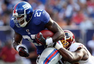 EAST RUTHERFORD, NJ - SEPTEMBER 13:  Brandon Jacobs #27 of the New York Giants runs the ball against the Washington Redskins on September 13, 2009 at Giants Stadium in East Rutherford, New Jersey.  (Photo by Jim McIsaac/Getty Images)