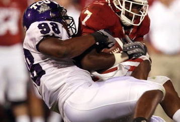 NORMAN, OK - SEPTEMBER 27:  Running back DeMarco Murray #7 of the Oklahoma Sooners is tackled by Jerry Hughes #98 of the TCU Horned Frogs at Memorial Stadium on September 27, 2008 in Norman, Oklahoma.  (Photo by Ronald Martinez/Getty Images)