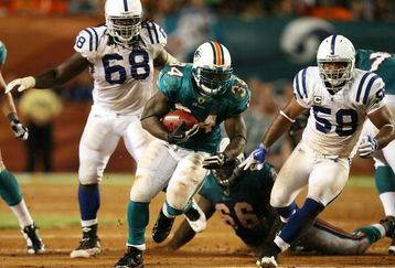 MIAMI - SEPTEMBER 21: Running back Ricky Williams #34 of the Miami Dolphins looks for room to run after getting past linebacker Gary Brackett #58 of the Indianapolis Colts at Land Shark Stadium on September 21, 2009 in Miami, Florida. The Colts defeated the Dolphins 27-23.  (Photo by Doug Benc/Getty Images)