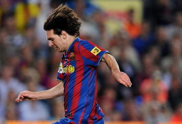 BARCELONA, SPAIN - SEPTEMBER 19:  Lionel Messi of Barcelona runs with the ball during the La Liga match between Barcelona and Atletico Madrid at the Camp Nou Stadium on September 19, 2009 in Barcelona, Spain. Barcelona won the match 5-2.  (Photo by Jasper Juinen/Getty Images)
