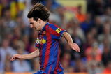 BARCELONA, SPAIN - SEPTEMBER 19:  Lionel Messi of Barcelona runs with the ball during the La Liga match between Barcelona and Atletico Madrid at the Camp Nou Stadium on September 19, 2009 in Barcelona, Spain. Barcelona won the match 5-2.  (Photo by Jasper Juinen/Getty Images)