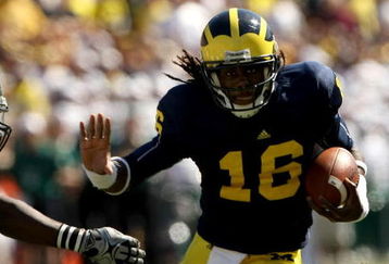 ANN ARBOR, MI - SEPTEMBER 19:  Quarterback Denard Robinson #16 of the Michigan Wolverines carries the ball on a 13 yard touchdown run in the fourth quarter against the Eastern Michigan Eagles at Michigan Stadium on September 19, 2009 in Ann Arbor, Michigan.  (Photo by Stephen Dunn/Getty Images)