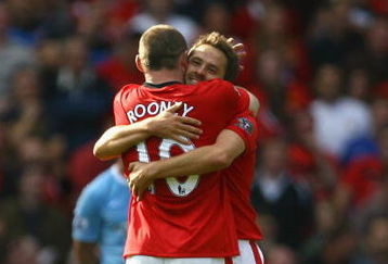 MANCHESTER, ENGLAND - SEPTEMBER 20:  Michael Owen of Manchester United celebrates scoring the winning goal in injury time with team mate Wayne Rooney during the Barclays Premier League match between Manchester United and Manchester City at Old Trafford on September 20, 2009 in Manchester, England.  (Photo by Alex Livesey/Getty Images)