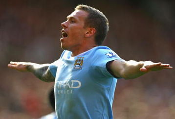 MANCHESTER, ENGLAND - SEPTEMBER 20:  Craig Bellamy of Manchester City celebrates scoring his team's second goal during the Barclays Premier League match between Manchester United and Manchester City at Old Trafford on September 20, 2009 in Manchester, England.  (Photo by Alex Livesey/Getty Images)