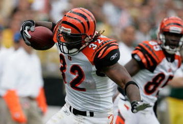 GREEN BAY, WI - SEPTEMBER 20: Running back Cedric Benson #32 of the Cincinnati Bengals runs with the football against the Green Bay Packers at Lambeau Field on September 20, 2009 in Green Bay, Wisconsin. (Photo by Scott Boehm/Getty Images)