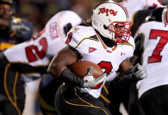 BERKELEY, CA - SEPTEMBER 05:  Davin Meggett #8 of the Maryland Terrapins runs with the ball during their game against the California Golden Bears at California Memorial Stadium on September 5, 2009 in Berkeley, California.  (Photo by Ezra Shaw/Getty Images)