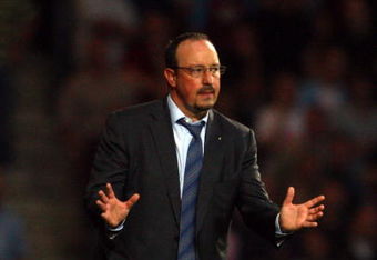 LONDON, ENGLAND - SEPTEMBER 19:  Liverpool manager Rafael Benitez gestures during the Barclays Premier League match between West Ham United and Liverpool at Upton Park on September 19, 2009 in London, England.  (Photo by Jamie McDonald/Getty Images)
