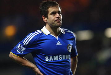 LONDON - DECEMBER 14:  Joe Cole of Chelsea looks on during the Barclays Premier League match between Chelsea and West Ham United at Stamford Bridge on December 14, 2008 in London, England.  (Photo by Mike Hewitt/Getty Images)