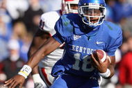 LEXINGTON, KY - NOVEMBER 8:  Randall Cobb #18 of the Kentucky Wildcats carries the ball during the game against the Georgia Bulldogs at Commonwealth Stadium on November 8, 2008 in Lexington, Kentucky. (Photo by Andy Lyons/Getty Images)