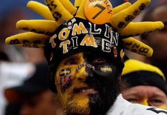 TAMPA, FL - FEBRUARY 01:  A fan of the Pittsburgh Steelers looks on against the Arizona Cardinals during Super Bowl XLIII on February 1, 2009 at Raymond James Stadium in Tampa, Florida.  (Photo by Jamie Squire/Getty Images)